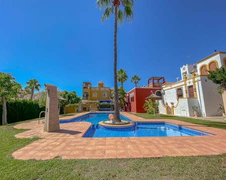 Alicante, 3 Bedrooms Bedrooms, 4 Rooms Rooms,1 BathroomBathrooms,Řadový dům,Prodej,1229