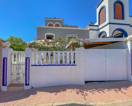 Alicante, 3 Bedrooms Bedrooms, 4 Rooms Rooms,1 BathroomBathrooms,Řadový dům,Prodej,1229