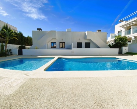 Alicante, 2 Bedrooms Bedrooms, 3 Rooms Rooms,2 BathroomsBathrooms,Bungalov,Prodej,1268