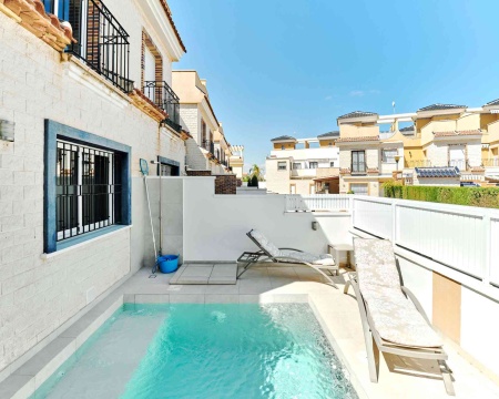 Alicante, 3 Bedrooms Bedrooms, 4 Rooms Rooms,2 BathroomsBathrooms,Řadový dům,Prodej,1274