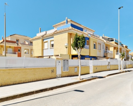 Alicante, 3 Bedrooms Bedrooms, 4 Rooms Rooms,2 BathroomsBathrooms,Řadový dům,Prodej,1286