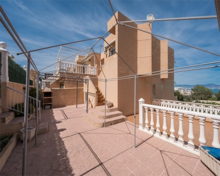 Alicante, 2 Bedrooms Bedrooms, 3 Rooms Rooms,1 BathroomBathrooms,Řadový dům,Prodej,1289