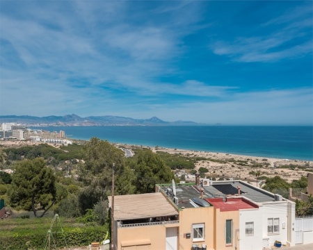 Alicante, 2 Bedrooms Bedrooms, 3 Rooms Rooms,1 BathroomBathrooms,Řadový dům,Prodej,1289